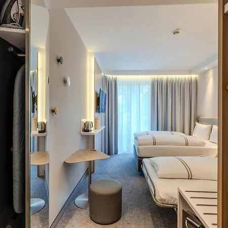 Premier מלון 3*