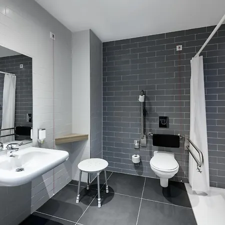 Express By Ihg Hotel 3*