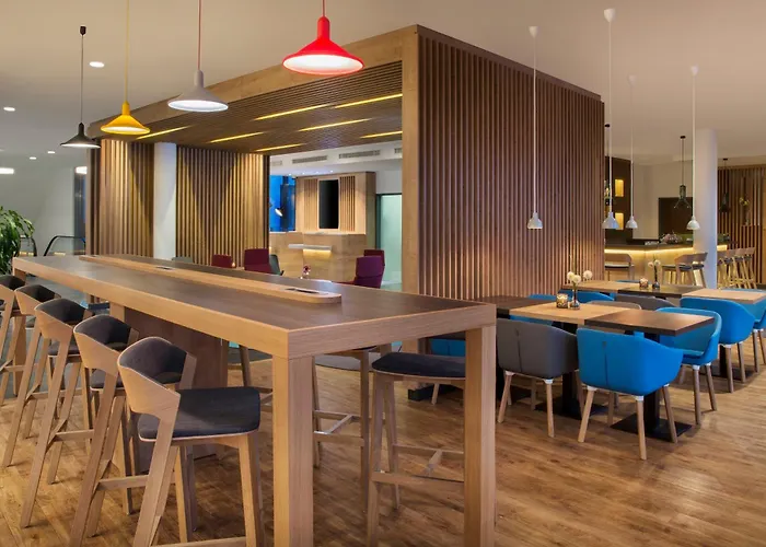 Express By Ihg Hotel 3*