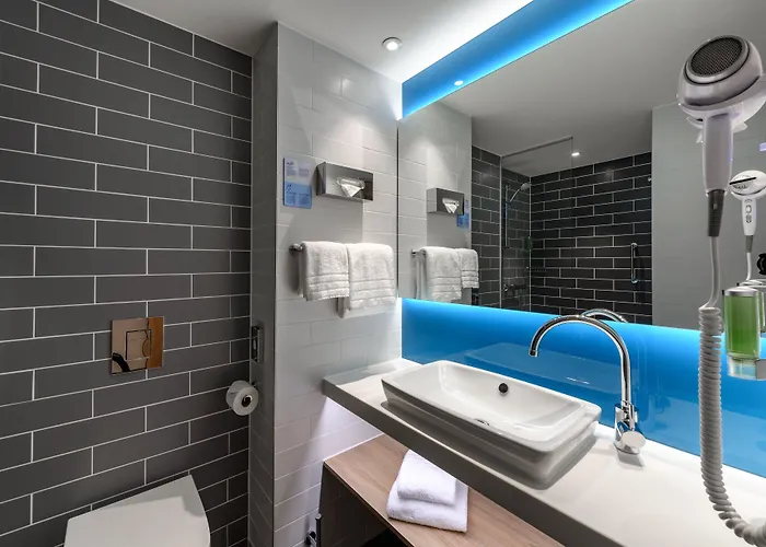 Express By Ihg Hotel 3*